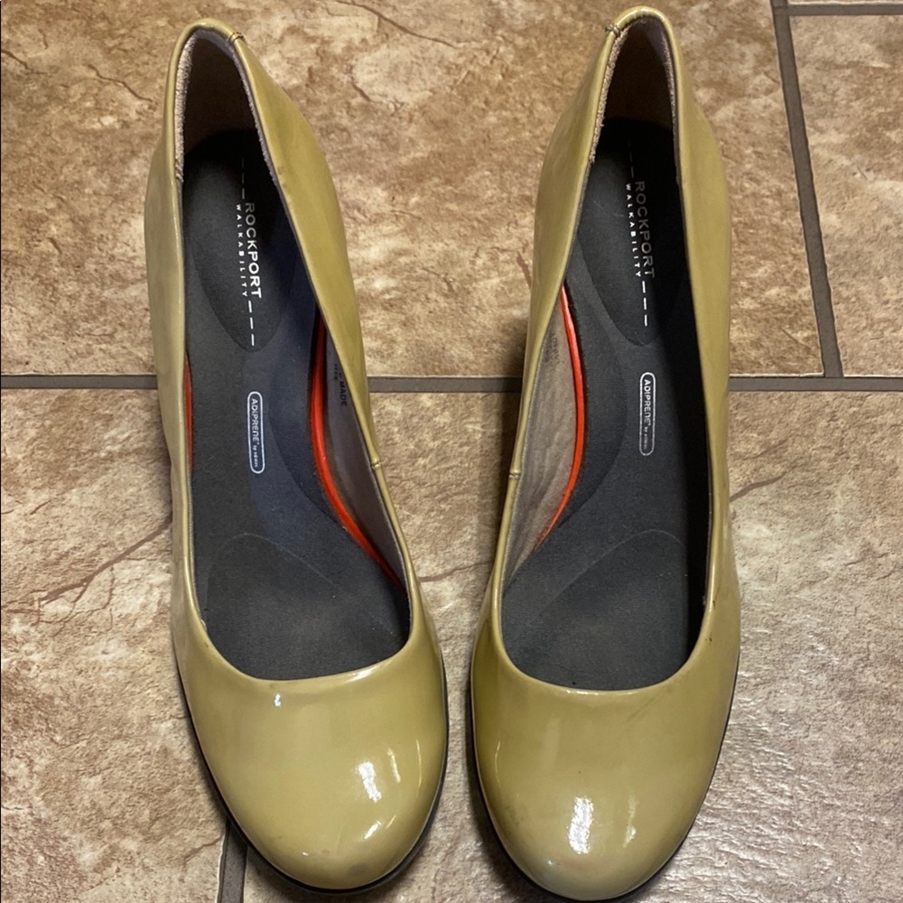 Rockport Leather Cream 7.5 Rounded Toe Pumps Classic Design Minimalist Career